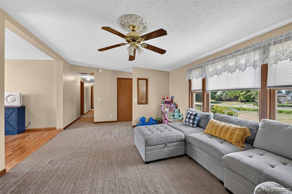 9889 Ditch Road, Chesaning, MI 48616 — Photo 13