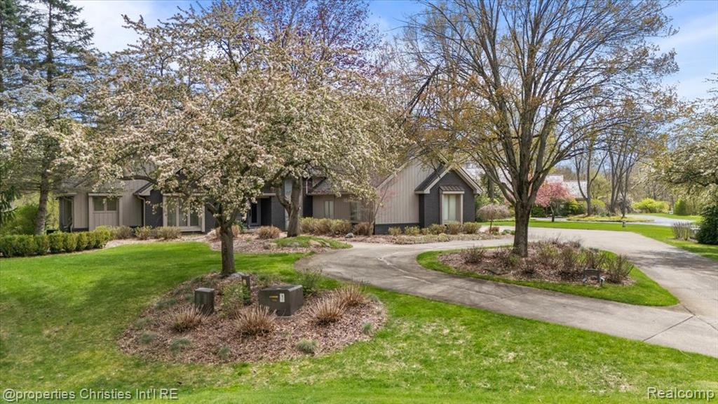 1071 Woodbridge Lane, Rochester, MI 48306 — Photo 71