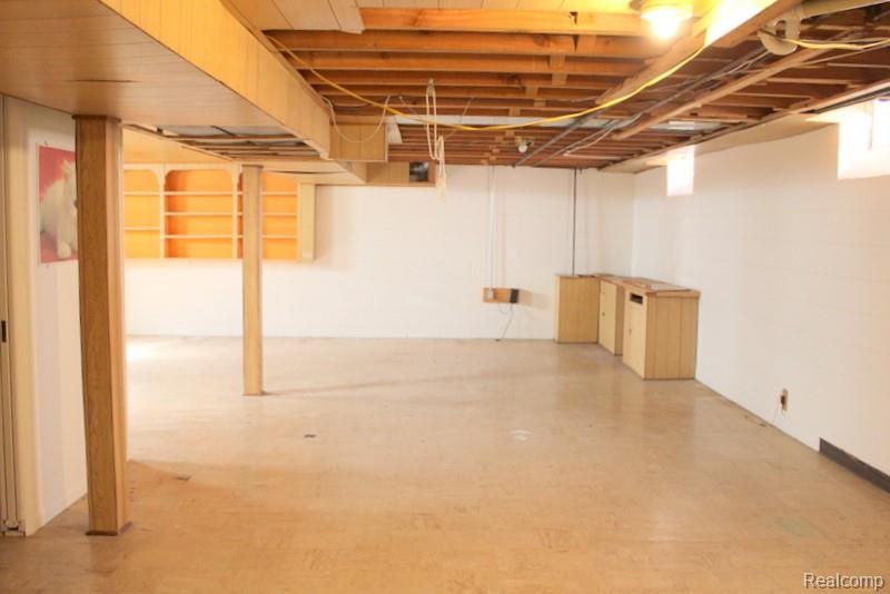 9045 Carter Avenue, Allen Park, MI 48101 — Photo 35
