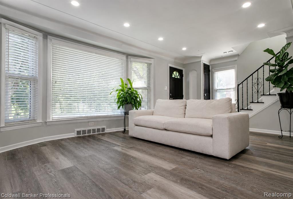1168 N Vernier Road N, Grosse Pointe, MI 48236 — Photo 7