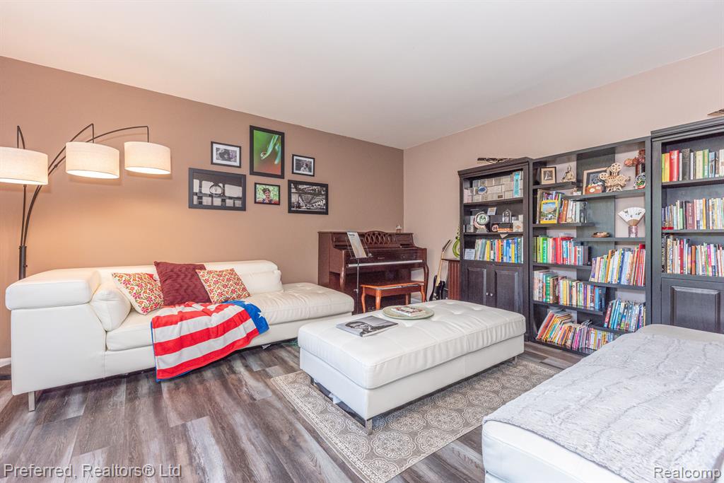 3104 SPRING HOLLOW, Ann Arbor, MI 48105 — Photo 17