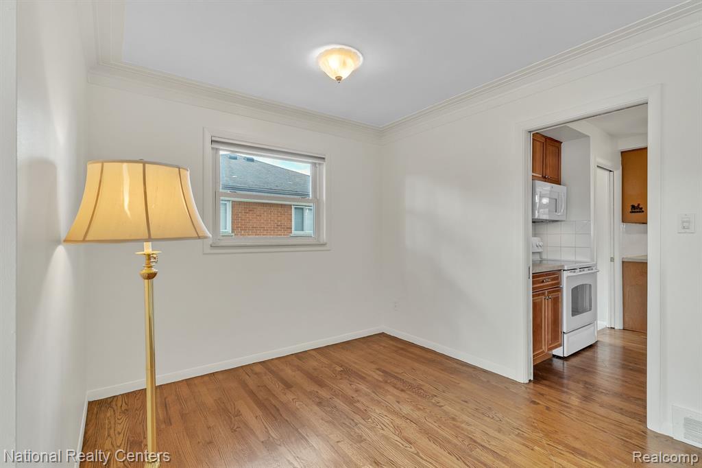 9001 E PERRIN Street, Livonia, MI 48150 — Photo 9