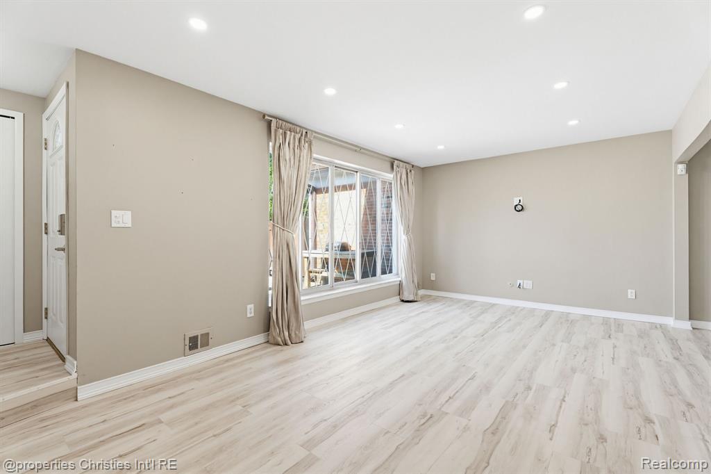 8700 Common Road, Warren, MI 48093 — Photo 4