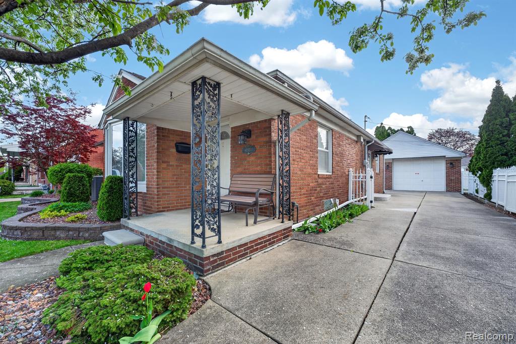 2315 19th Street, Wyandotte, MI 48192 — Photo 2