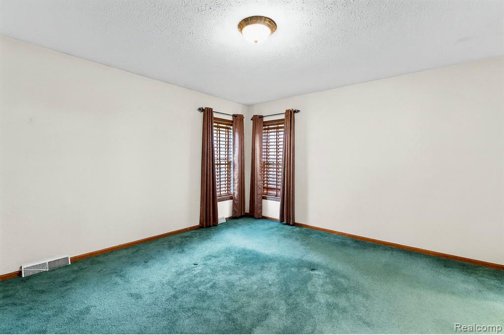 5206 Lippincott Boulevard, Burton, MI 48519 — Photo 25