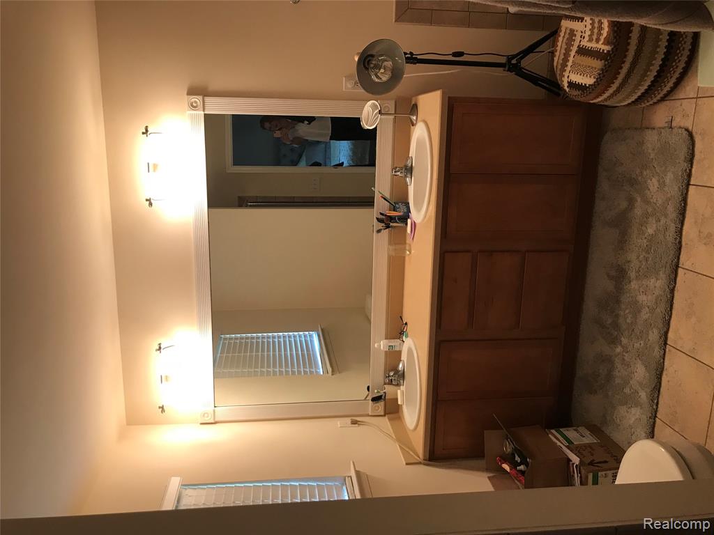 420 James Circle, Royal Oak, MI 48067 — Photo 20