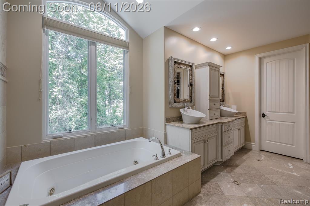 6265 Crest Forest Court E, Clarkston, MI 48348 — Photo 39