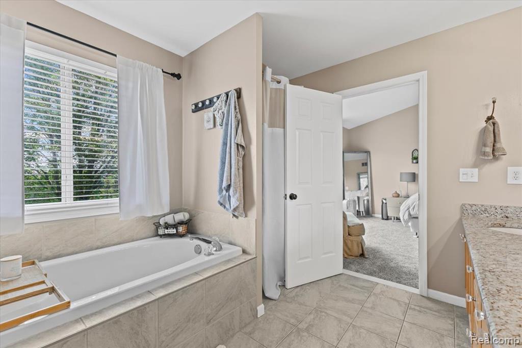 29818 Bradford Drive, New Hudson, MI 48165 — Photo 22