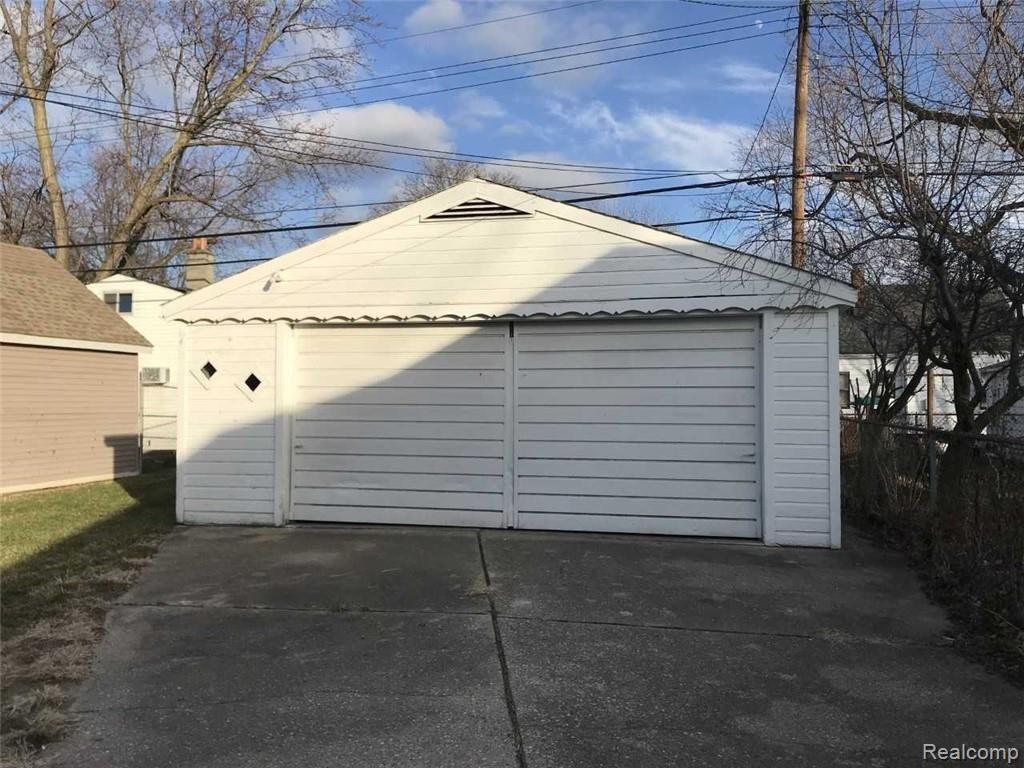 23440 COUZENS Avenue, Hazel Park, MI 48030 — Photo 10