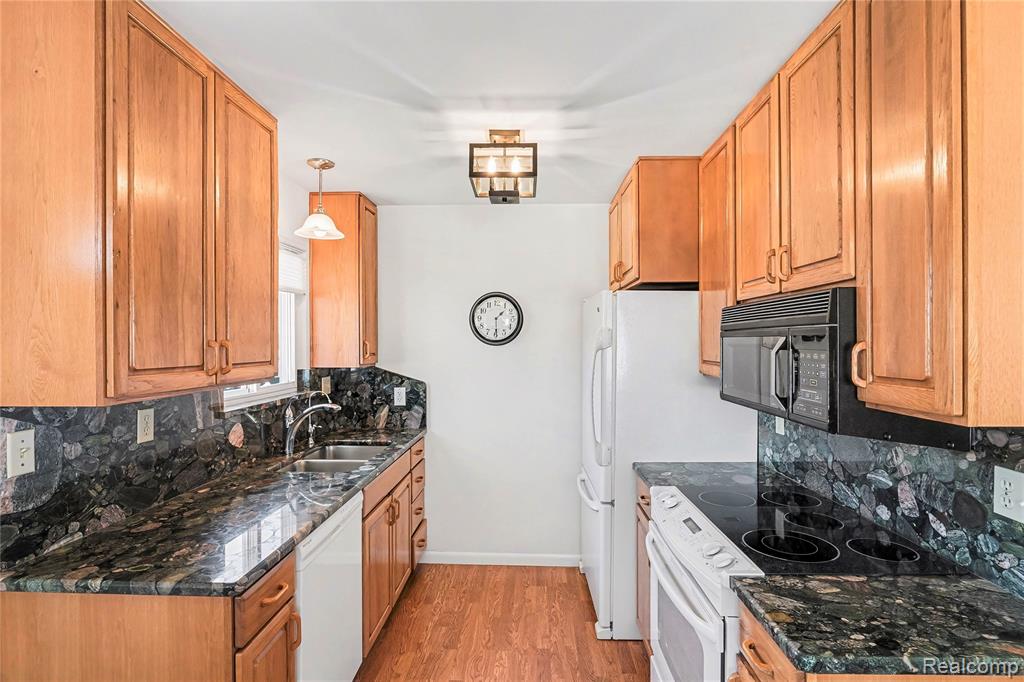 3504 Loon Lake Court, Linden, MI 48451 — Photo 9