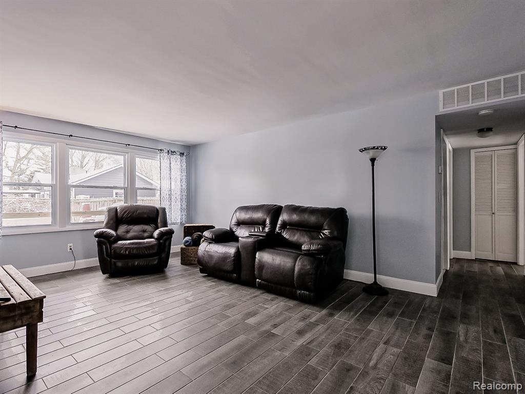 4610 BUTLER Drive, Troy, MI 48085 — Photo 2