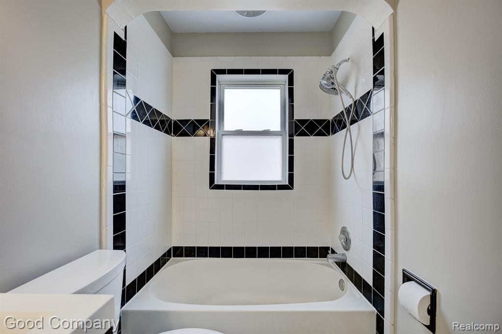 830 W HAZELHURST Street, Ferndale, MI 48220 — Photo 15
