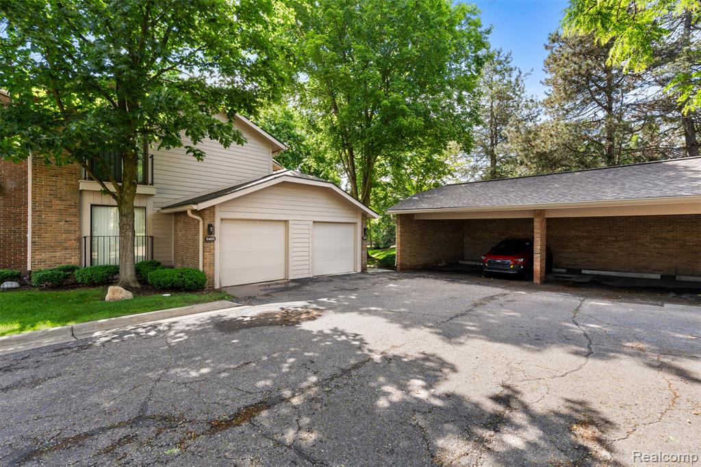 6471 Maple Hills Drive, Bloomfield Hills, MI 48301 — front exterior