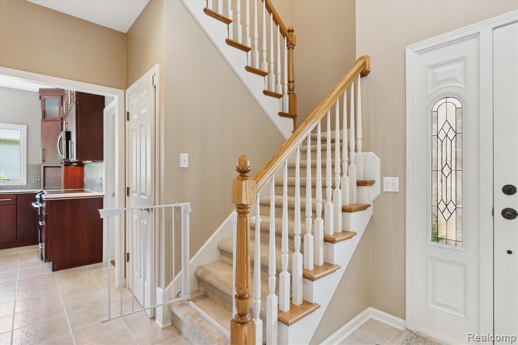 672 Morningside Drive, Grand Blanc, MI 48439 — Photo 9