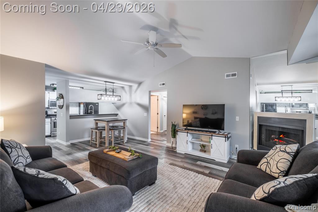 1221 Curzon Court, 203, Howell, MI 48843 — Photo 5