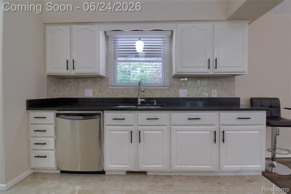 24487 Dugan Drive, New Boston, MI 48164 — Photo 12
