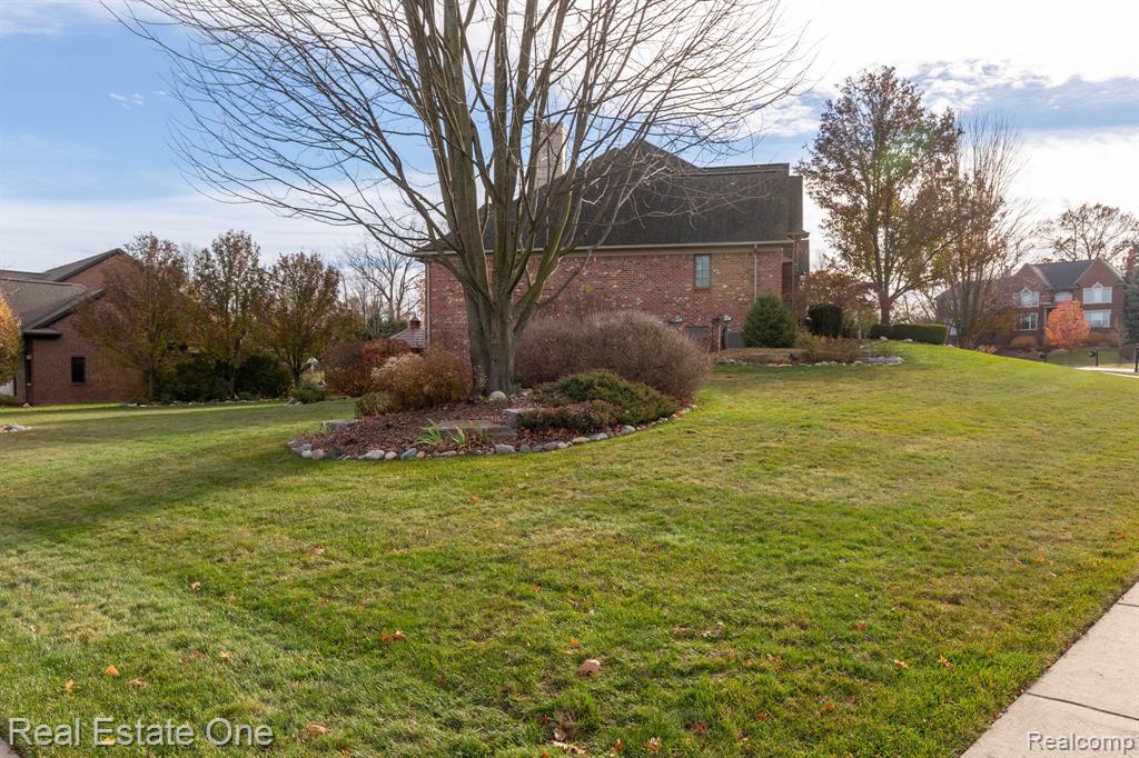 658 Langley Road, Rochester Hills, MI 48309 — Photo 11