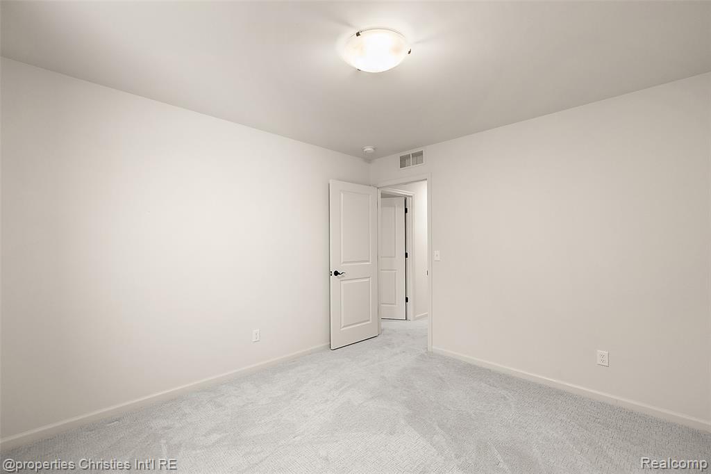 2436 Parkshore Drive, Commerce Twp, MI 48382 — Photo 45