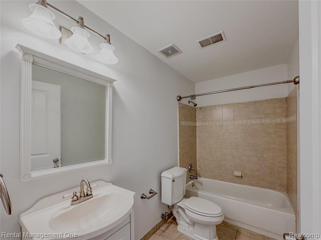 5742 PUTNAM Drive, West Bloomfield, MI 48323 — Photo 31