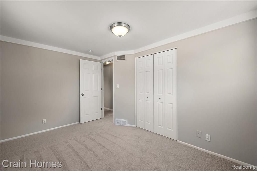 39648 Parklawn Drive, Sterling Heights, MI 48313 — Photo 31