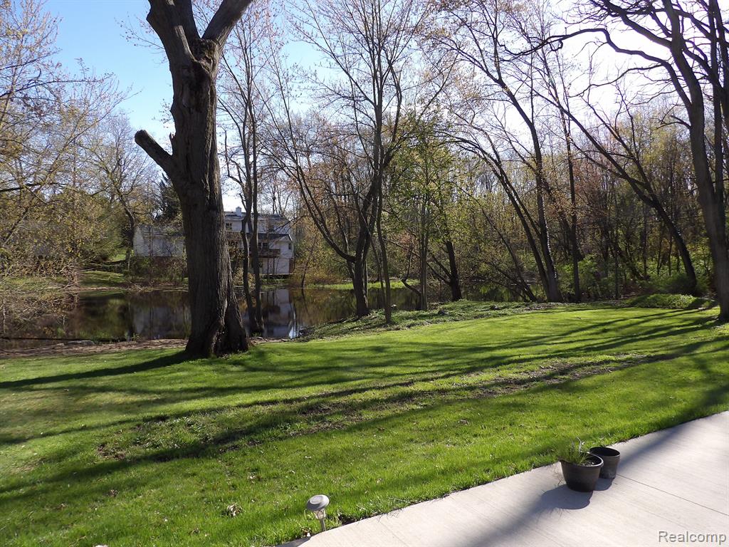 7315 COLONY Drive, West Bloomfield, MI 48323 — Photo 25