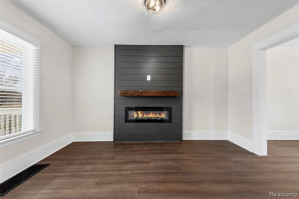8103 E Canfield Street, Detroit, MI 48214 — Photo 14