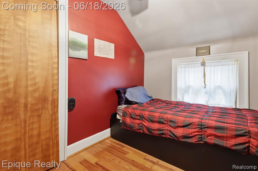 21085 Metroview Road, Farmington, MI 48335 — Photo 29