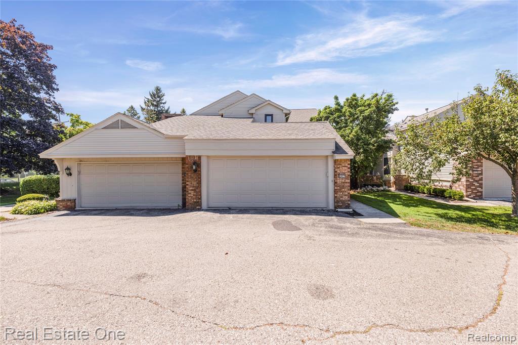 6027 Pebble Lane Court, West Bloomfield, MI — Photo 2
