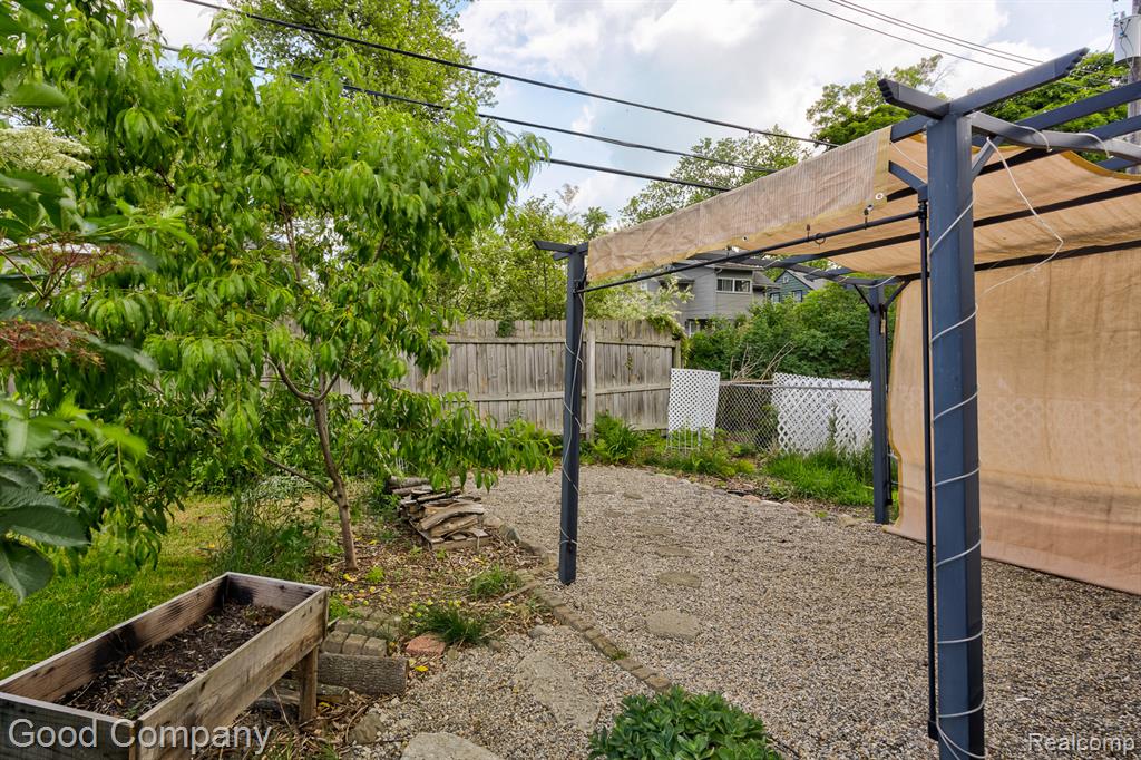 830 W HAZELHURST Street, Ferndale, MI 48220 — Photo 41