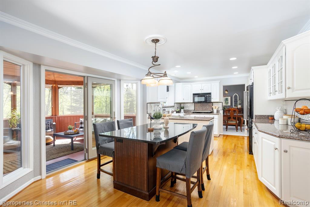 45571 IRVINE Drive, Novi, MI — Photo 16