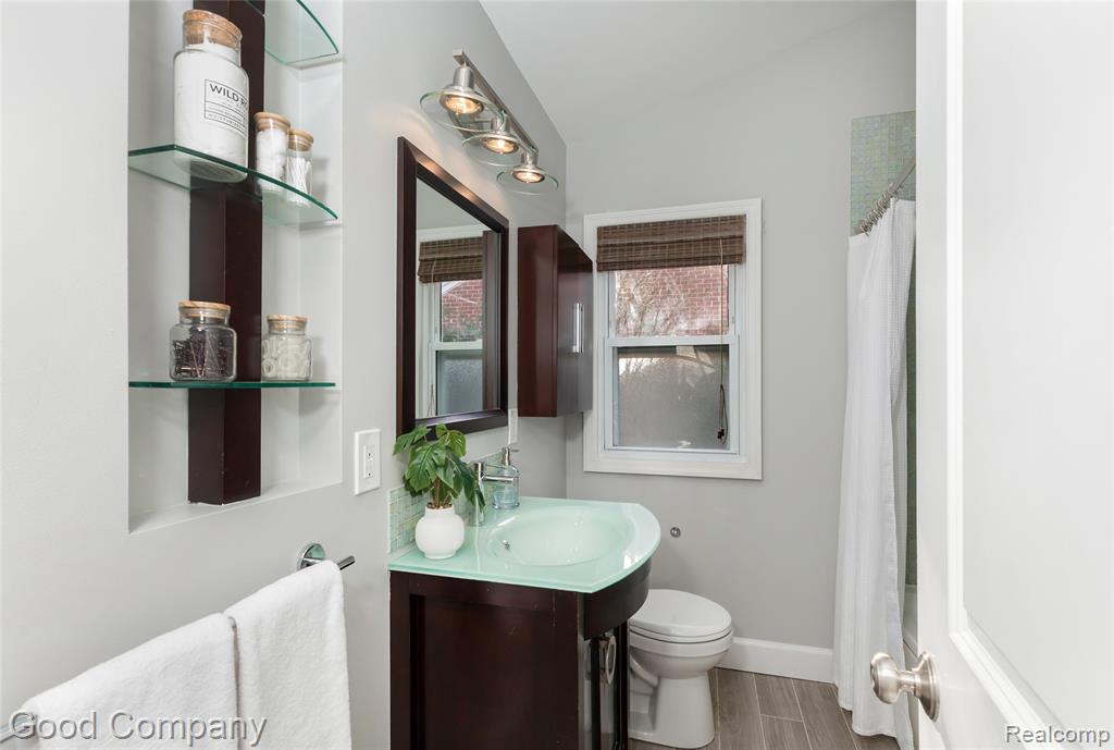 702 Orchard View Drive, Royal Oak, MI 48073 — Photo 16