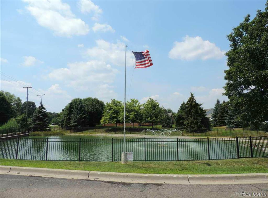 35149 Woodbury Drive, New Baltimore, MI 48047 — Photo 4