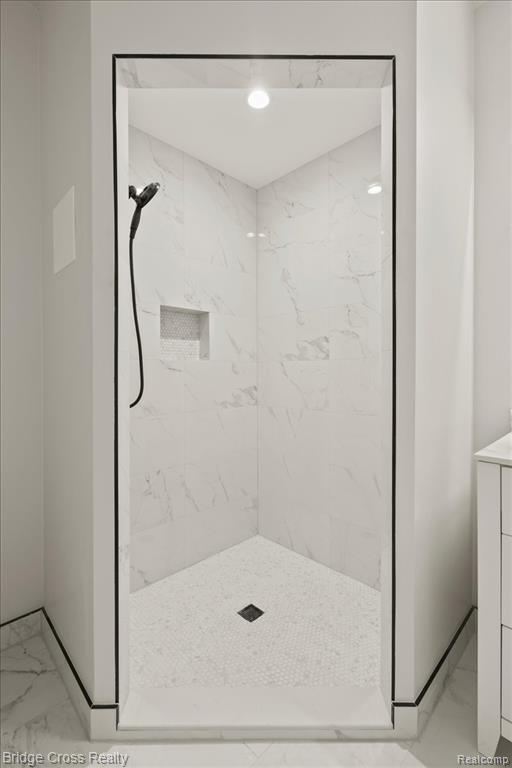 5685 Twin Oaks Drive, Sterling Heights, MI 48314 — Photo 21