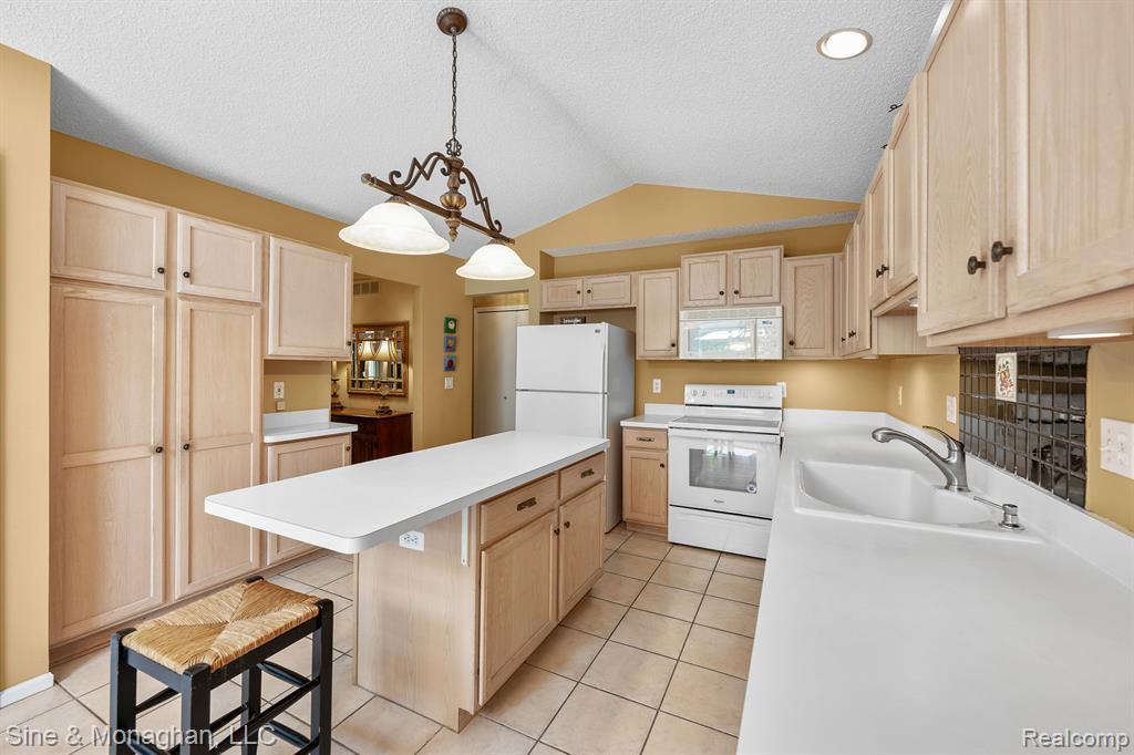 35595 Court Ridge Court, Farmington Hills, MI 48335 — Photo 14