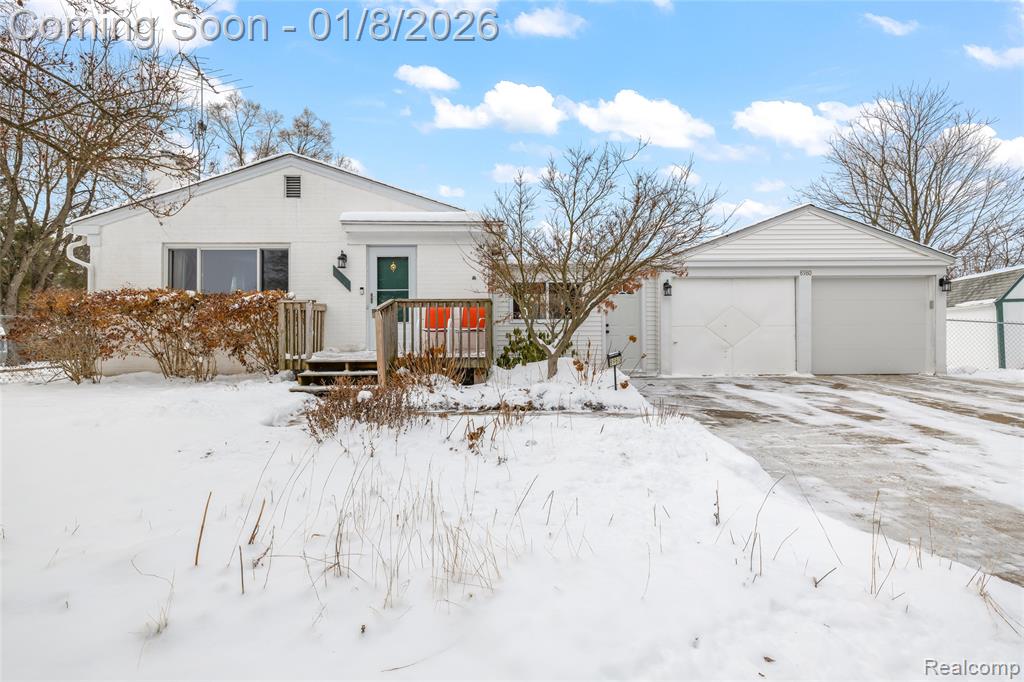 8980 Mayfred Drive, Pinckney, MI 48169 — front exterior