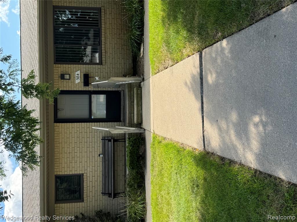 384 HILLCREST Court, Oxford, MI 48371