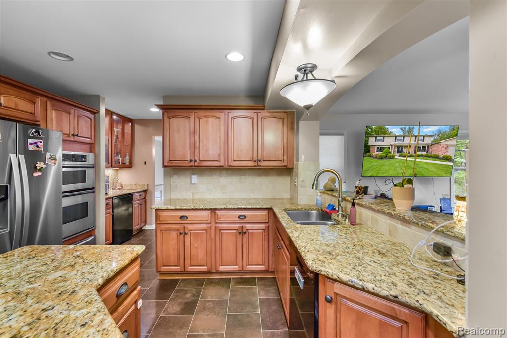 26060 Hidden Lane, Grosse Ile, MI 48138 — Photo 18