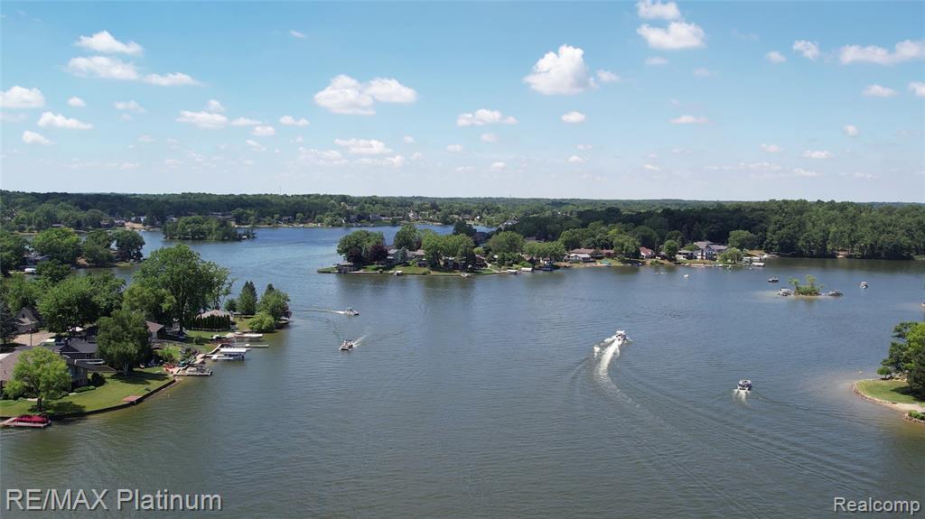 8342 ISLANDVIEW Court, Brighton, MI 48114 — Photo 12
