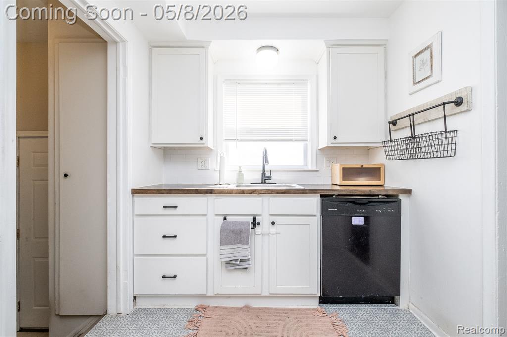 8796 Saratoga Street, Oak Park, MI 48237 — Photo 14