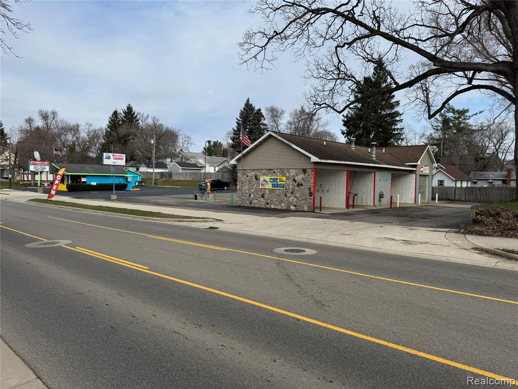 524 E McDevitt Avenue, Jackson, MI 49203 — Photo 9