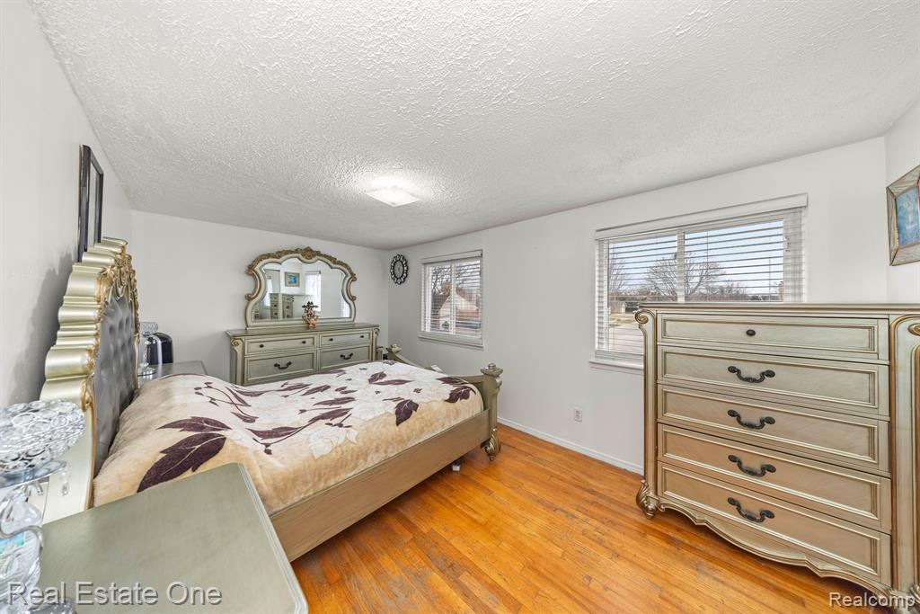 4275 NICKOLAS Drive, Sterling Heights, MI 48310 — Photo 27