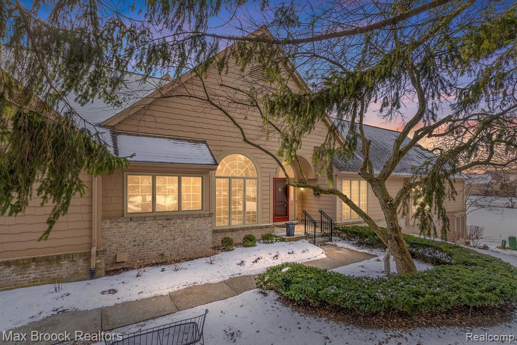 684 Deauville Lane, Bloomfield Hills, MI 48304 — front exterior