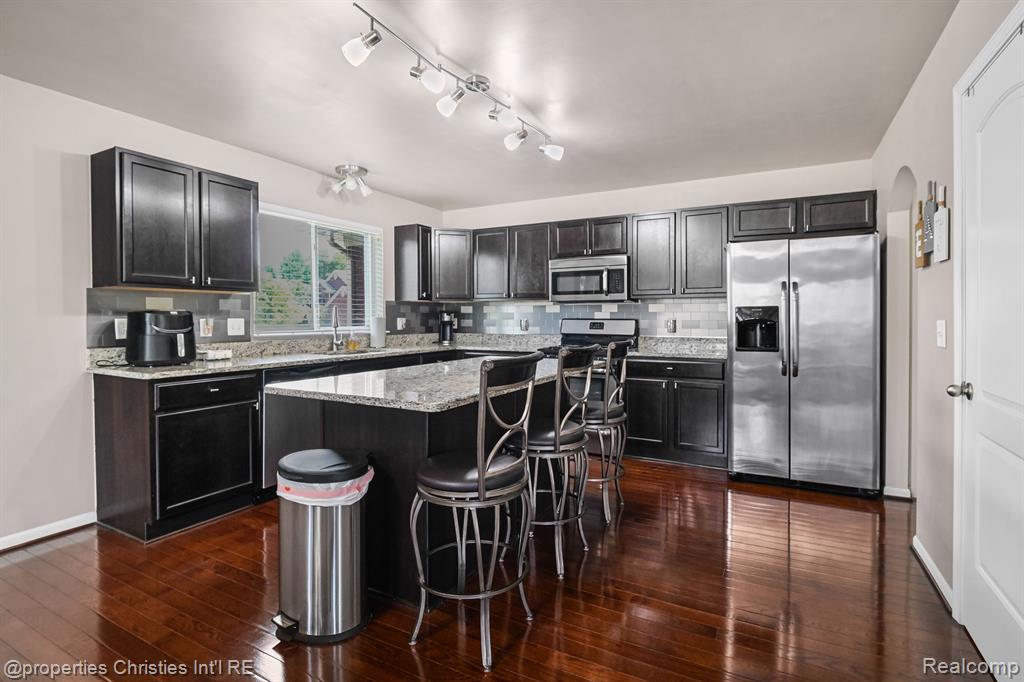 24353 BROMPTON Way, South Lyon, MI 48178 — Photo 27