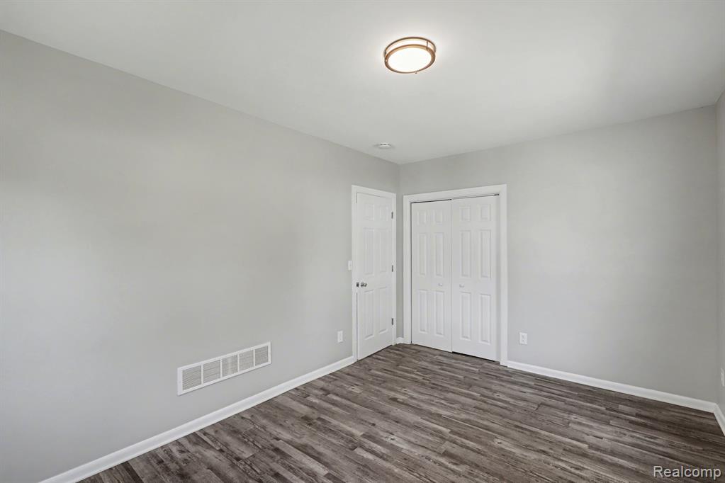 5200 HATCHERY Road, Waterford, MI 48329 — Photo 11