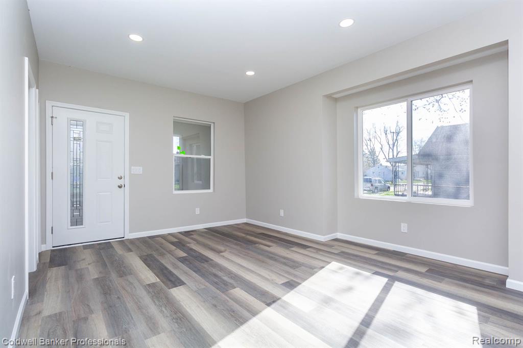 8237 PACKARD Avenue, Warren, MI 48089 — Photo 7