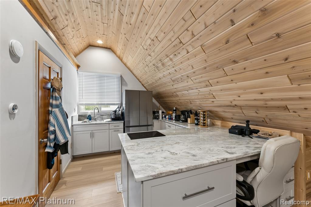 3154 PONEMAH Drive, Fenton, MI 48430 — Photo 32