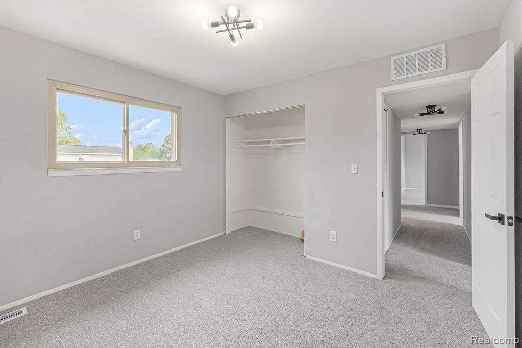 4325 Fox Hill Drive, Sterling Heights, MI 48310 — Photo 16