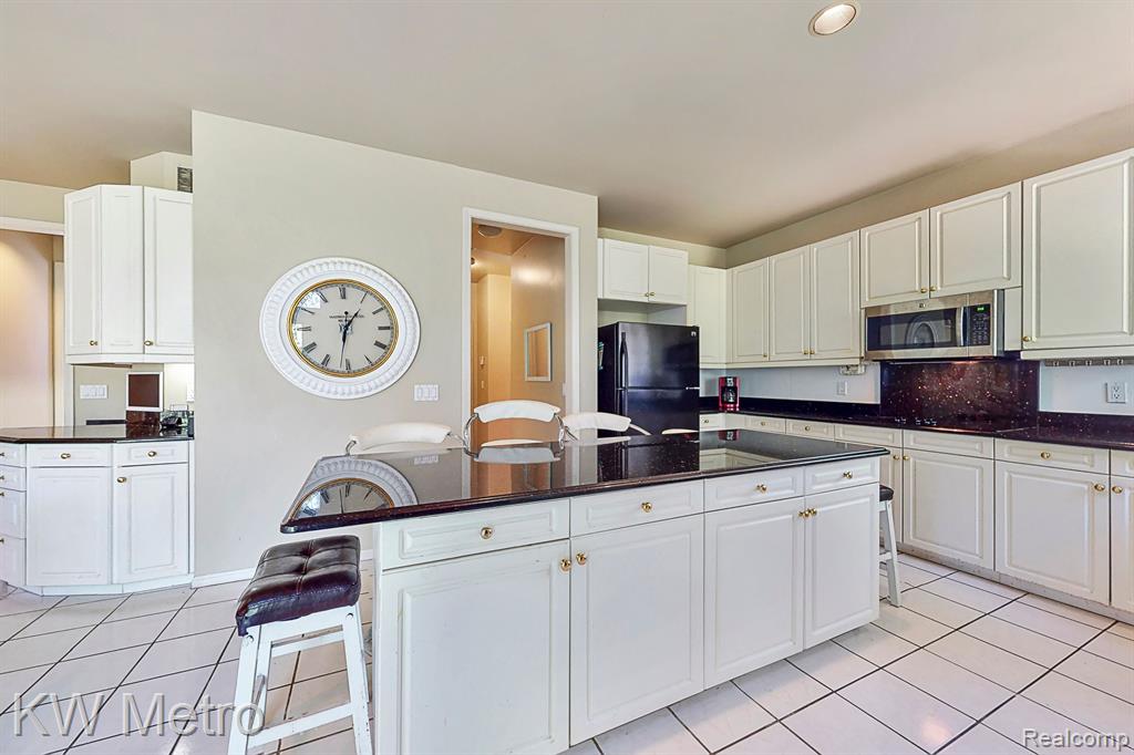 6657 Chelsea Bridge, West Bloomfield, MI — Photo 12