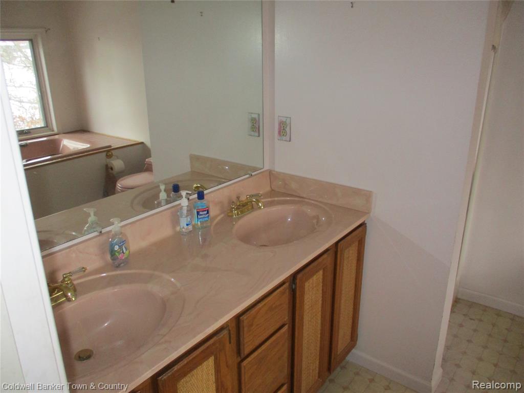 9102 Lake Crest Drive, Whitmore Lake, MI 48189 — Photo 23