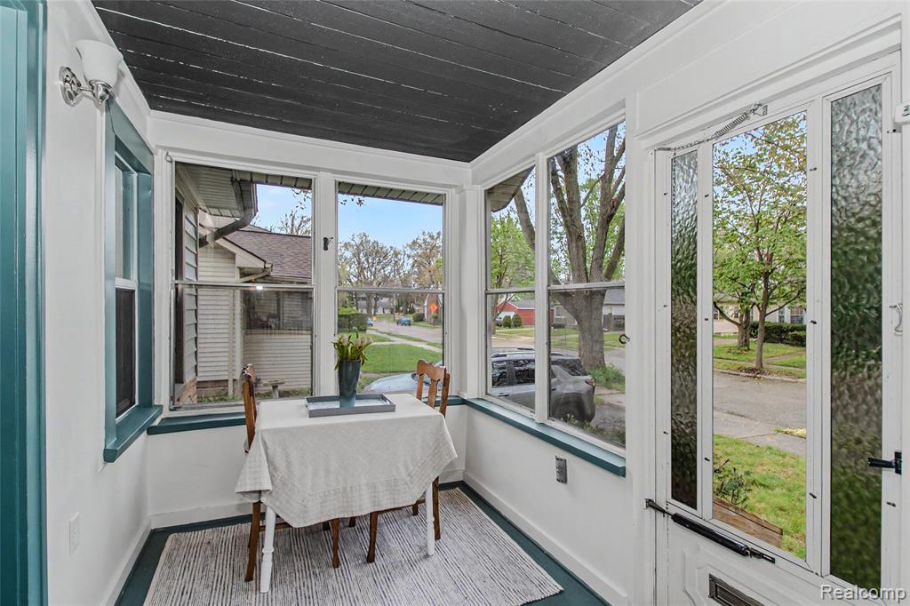 927 N Maple Avenue, Royal Oak, MI 48067 — Photo 11